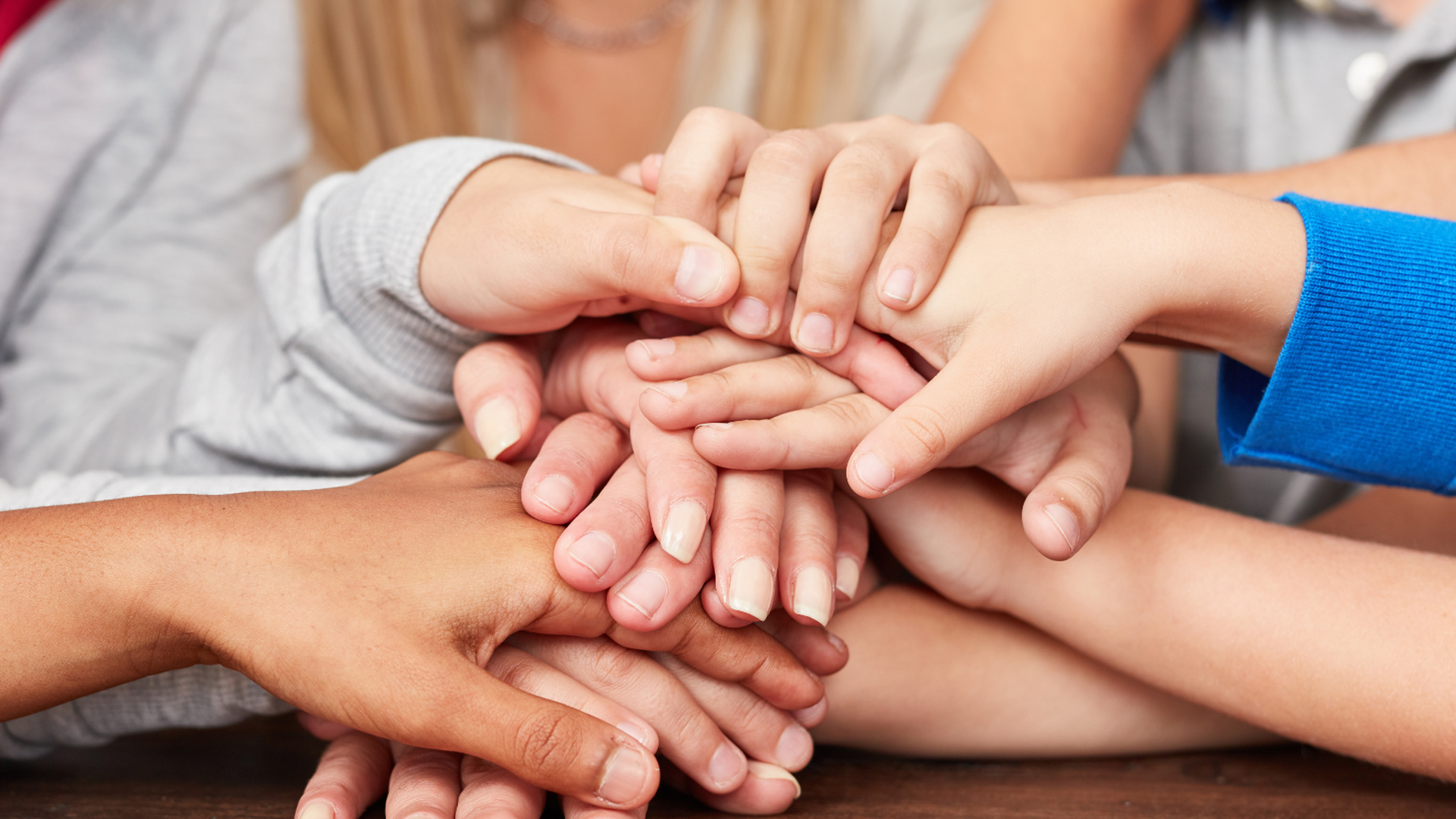 Geschwisterclub Hände